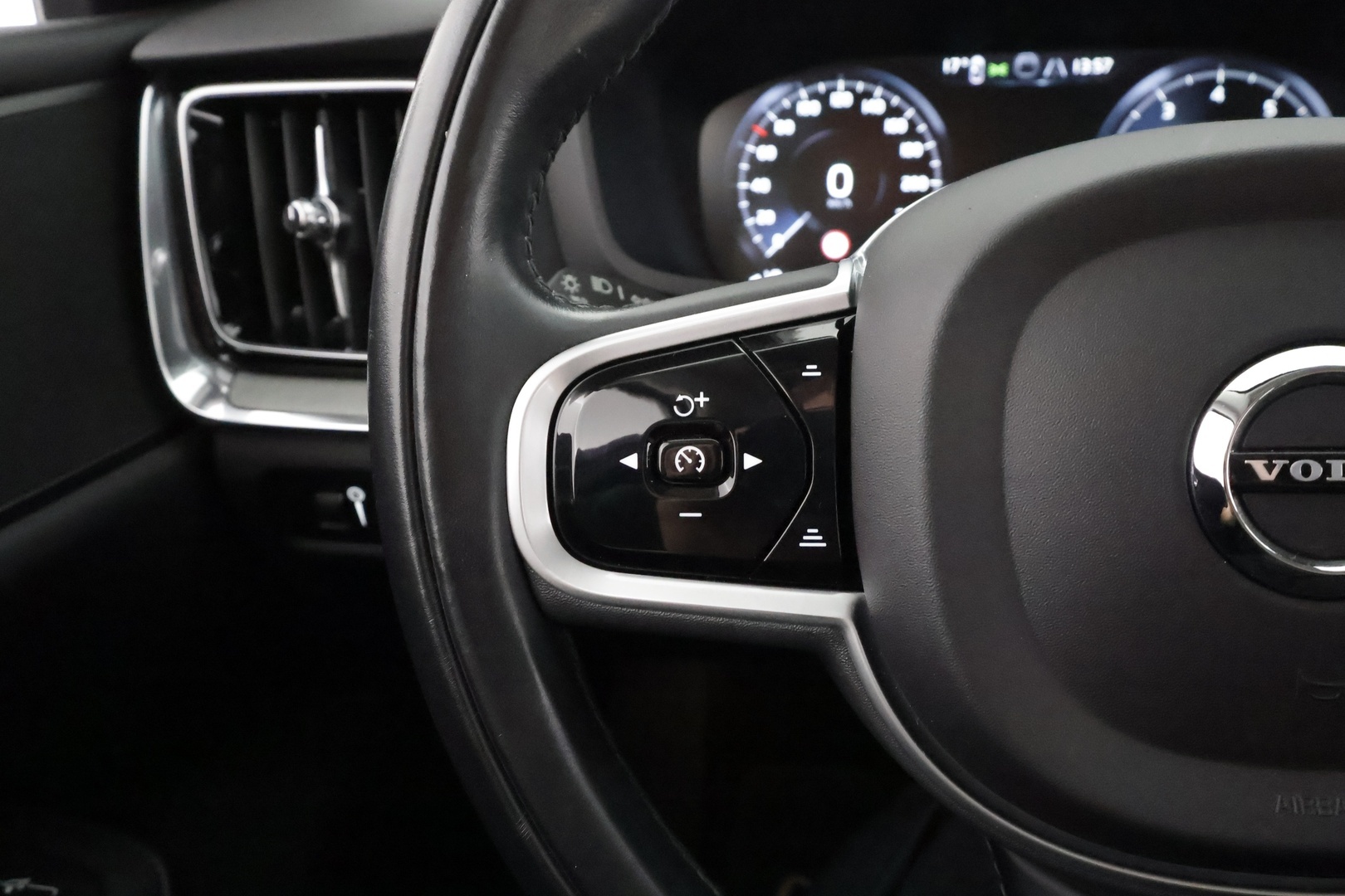 VOLVO S60 2022