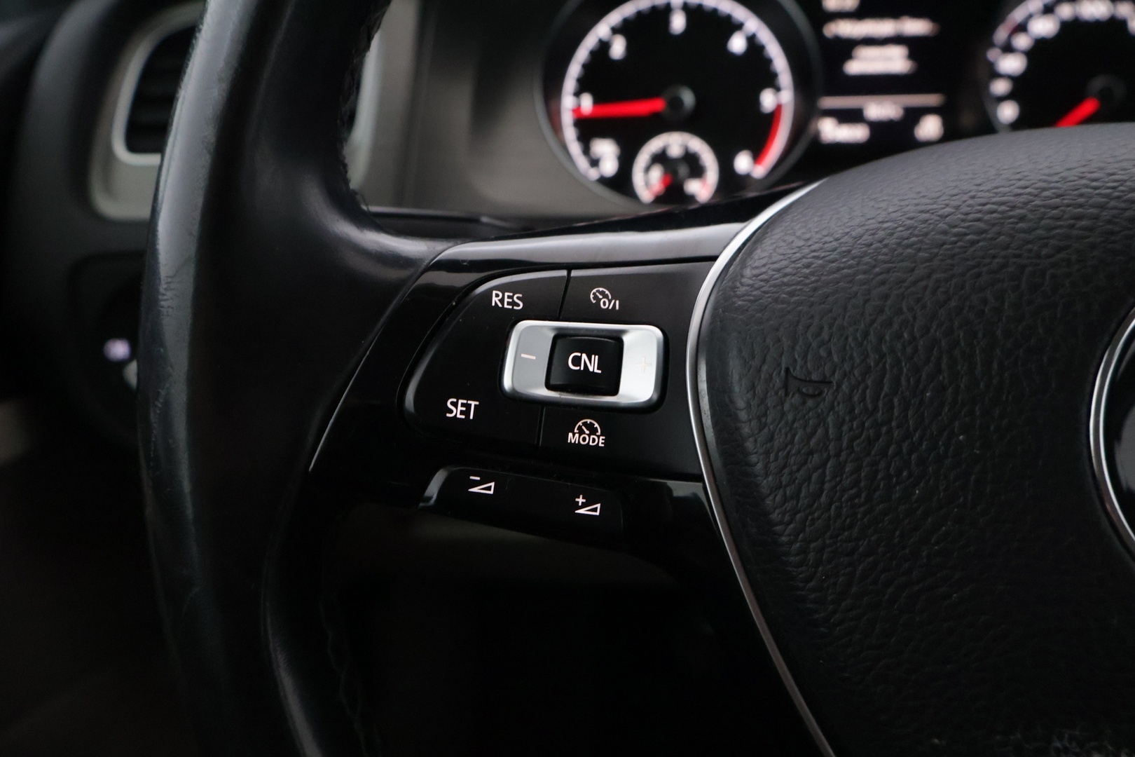 VOLKSWAGEN Golf 2014