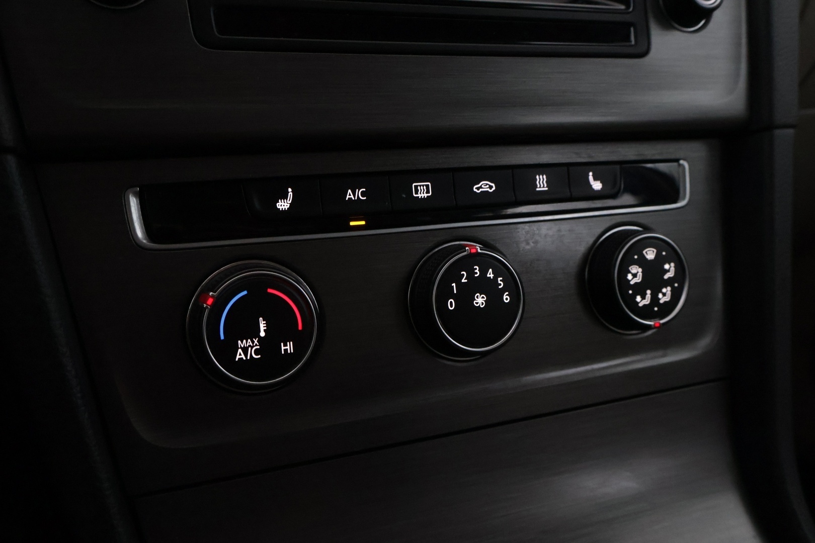 VOLKSWAGEN Golf 2014