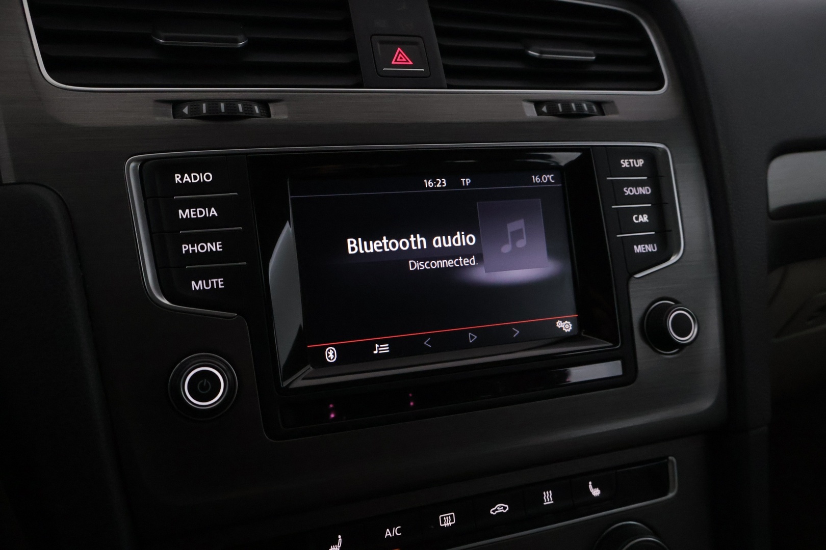 VOLKSWAGEN Golf 2014