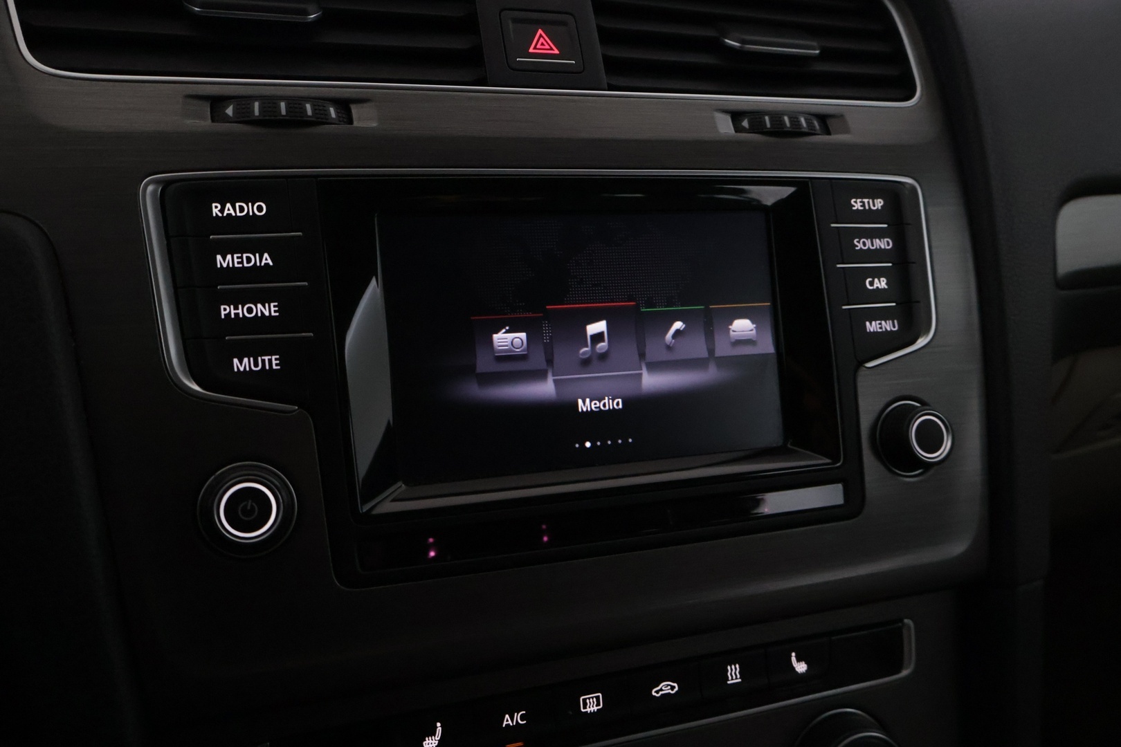 VOLKSWAGEN Golf 2014