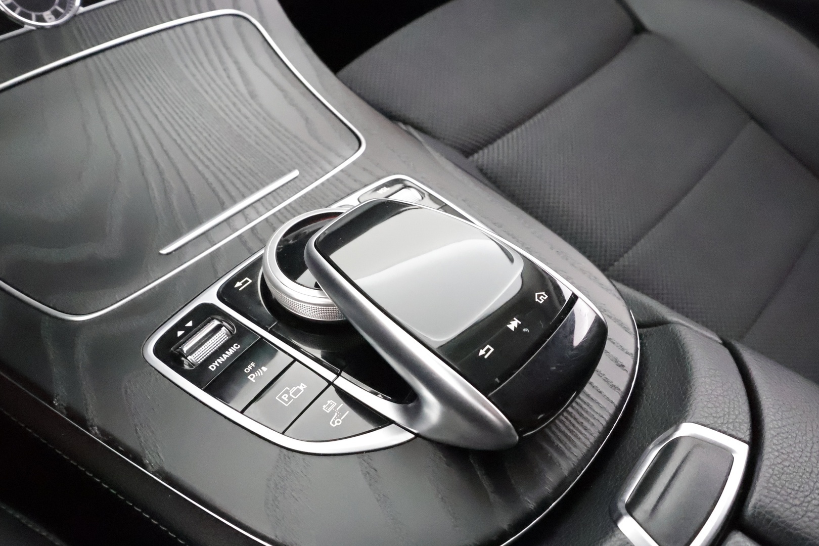 MERCEDES-BENZ E 2020