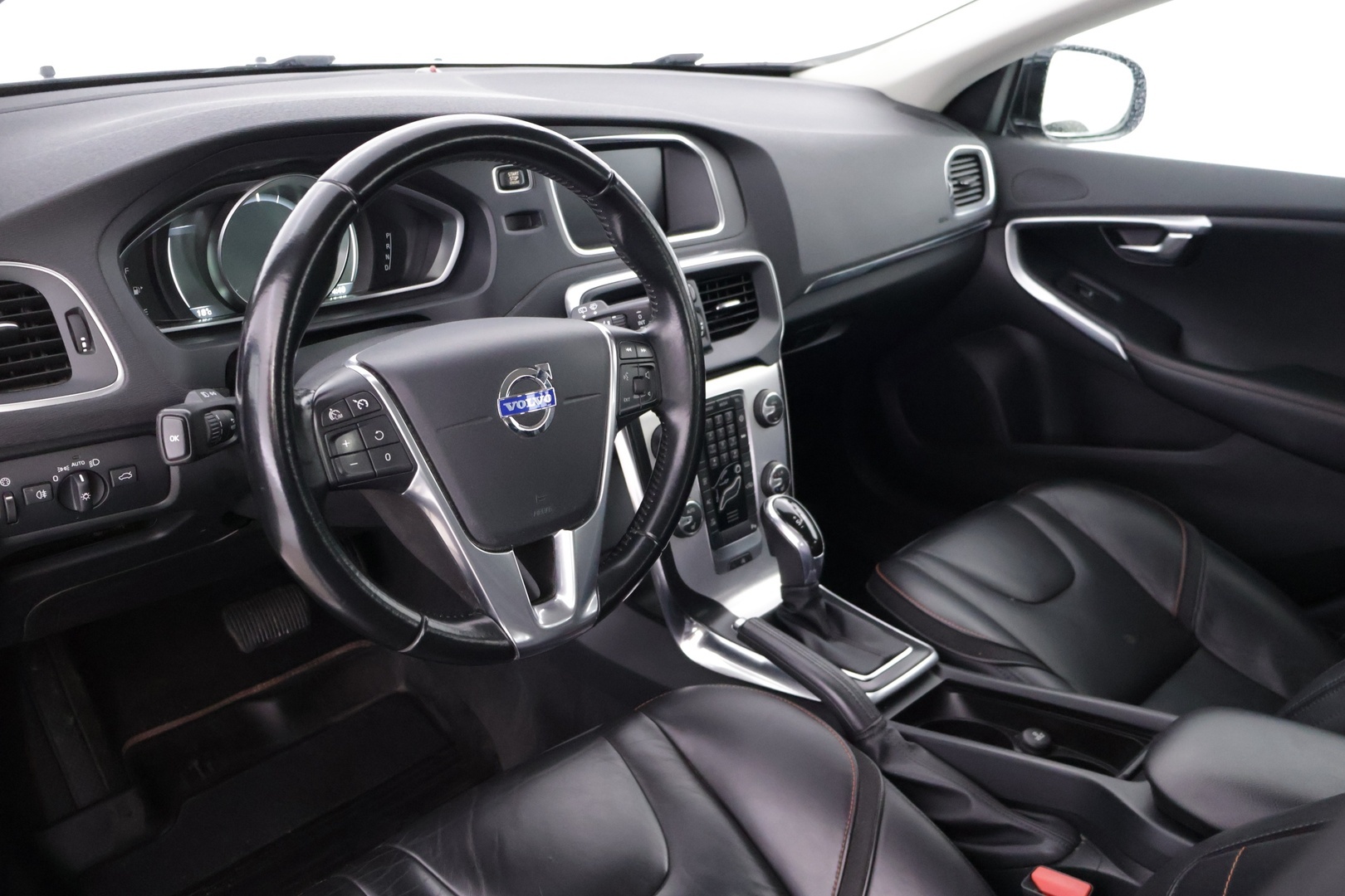 VOLVO V40 2015