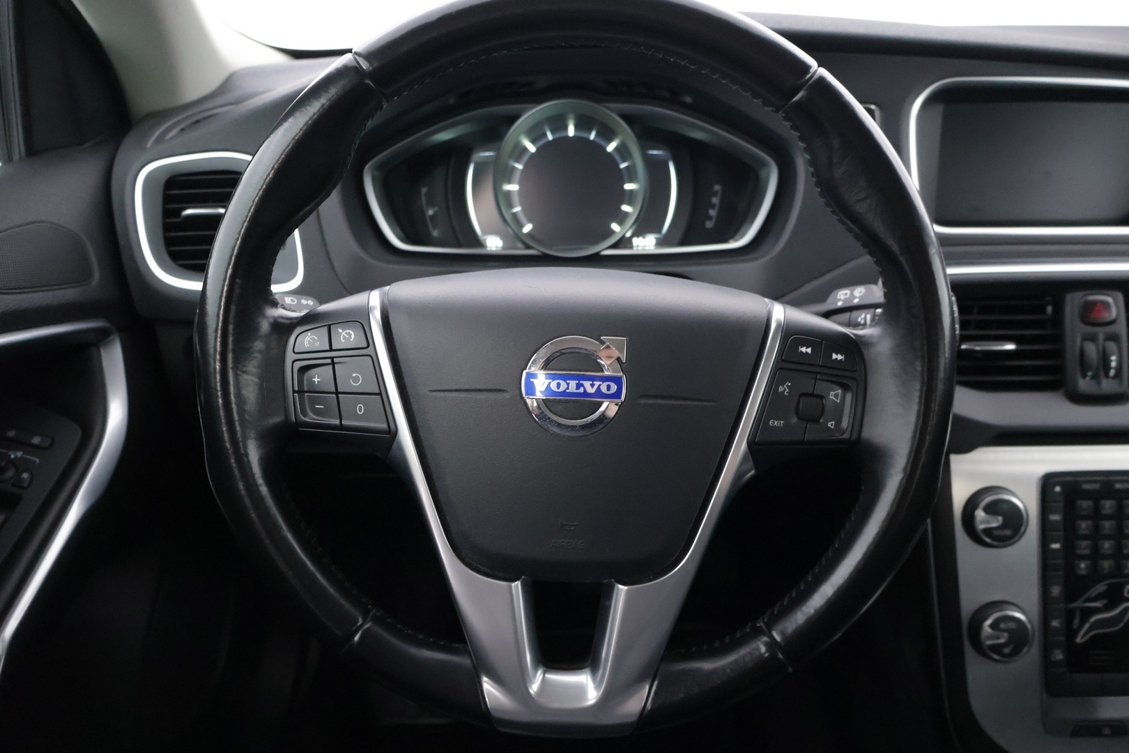 VOLVO V40 2015