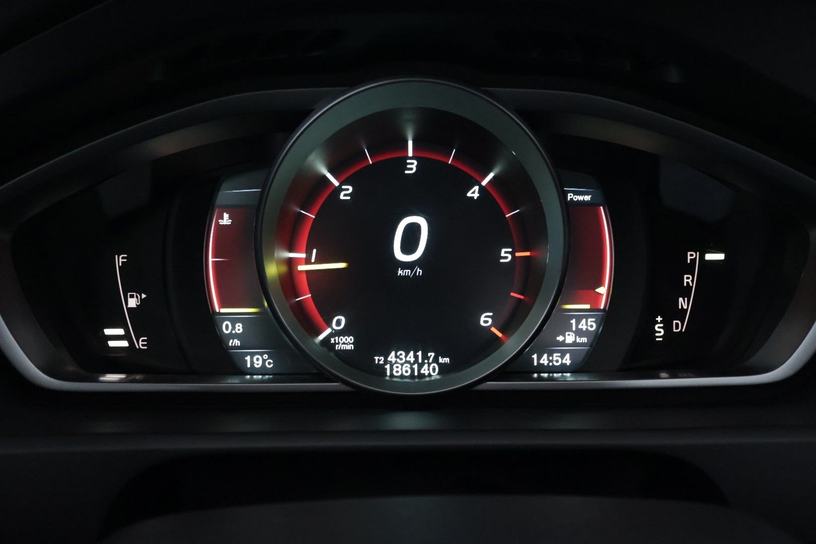 VOLVO V40 2015
