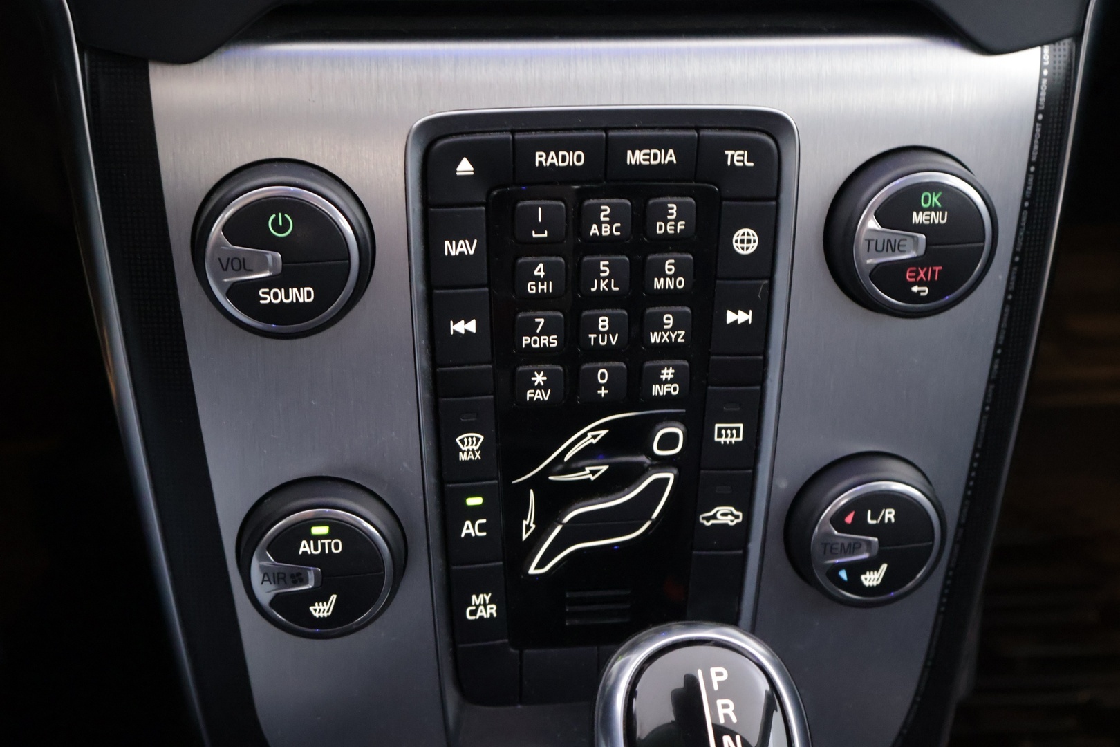 VOLVO V40 2015