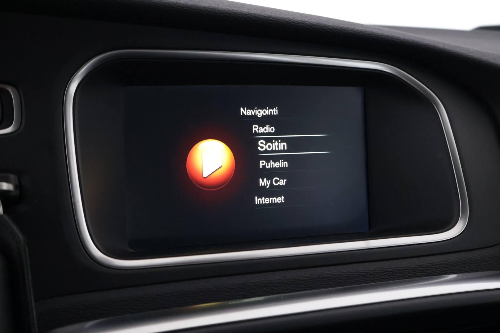 VOLVO V40 2015