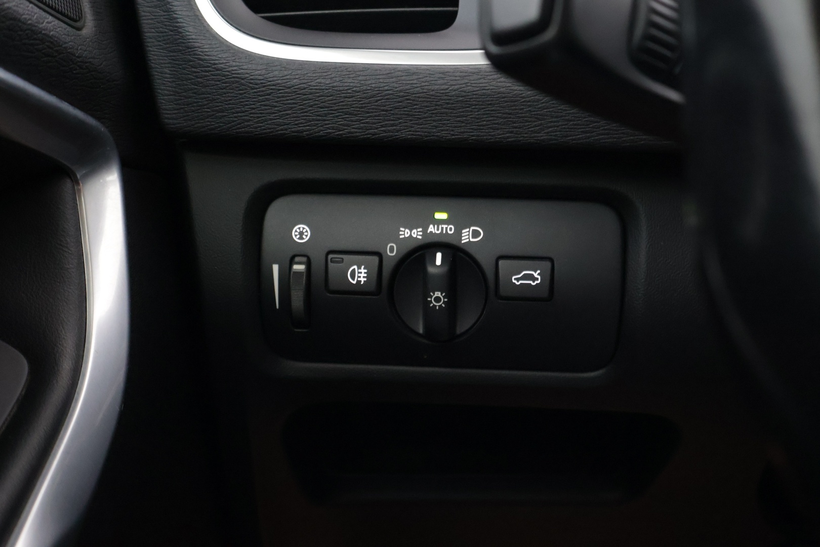 VOLVO V40 2015