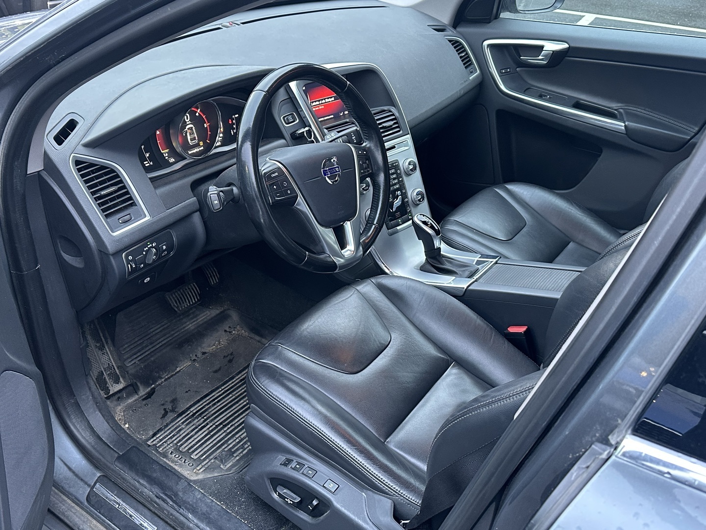 VOLVO XC60 2017