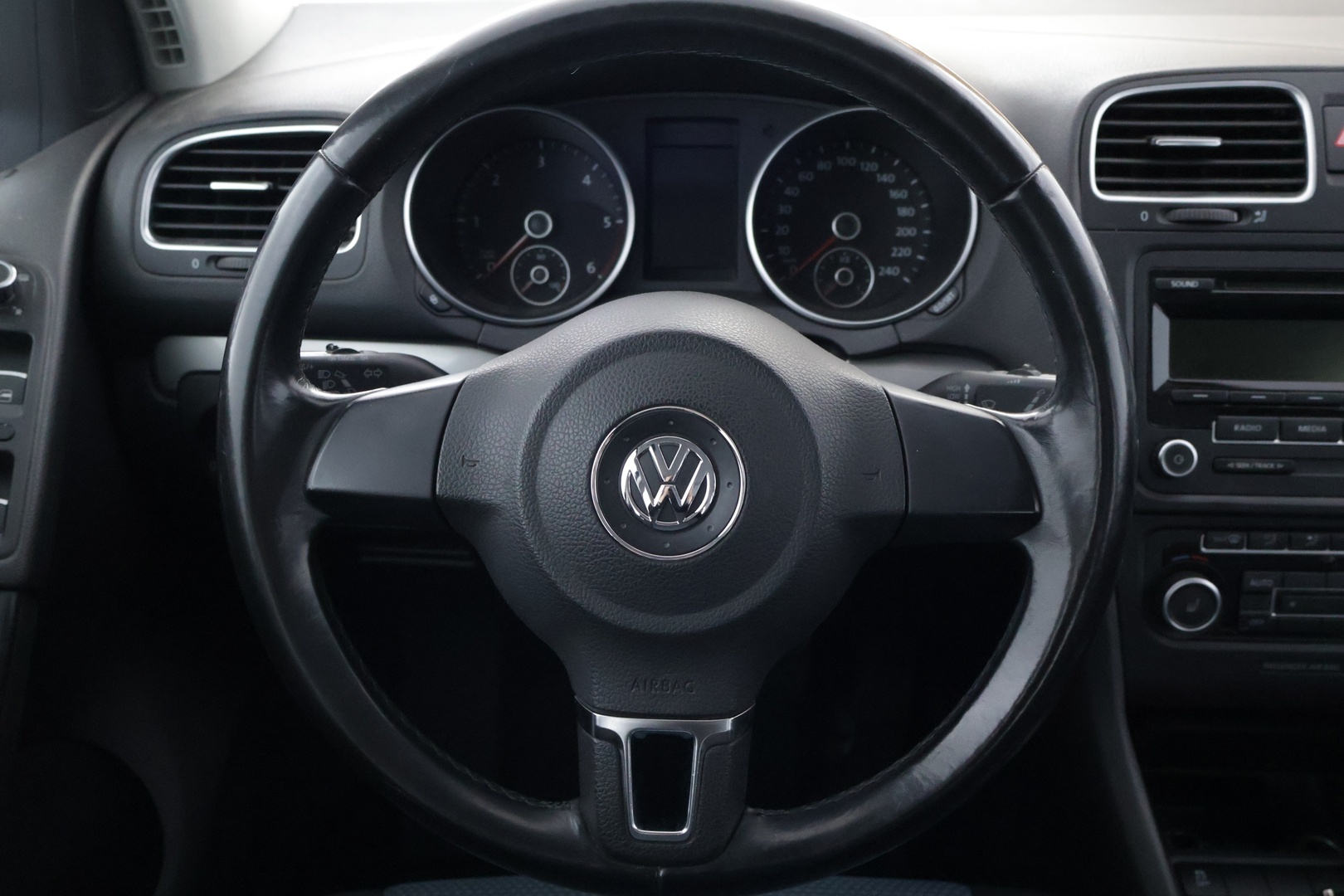 VOLKSWAGEN Golf 2012