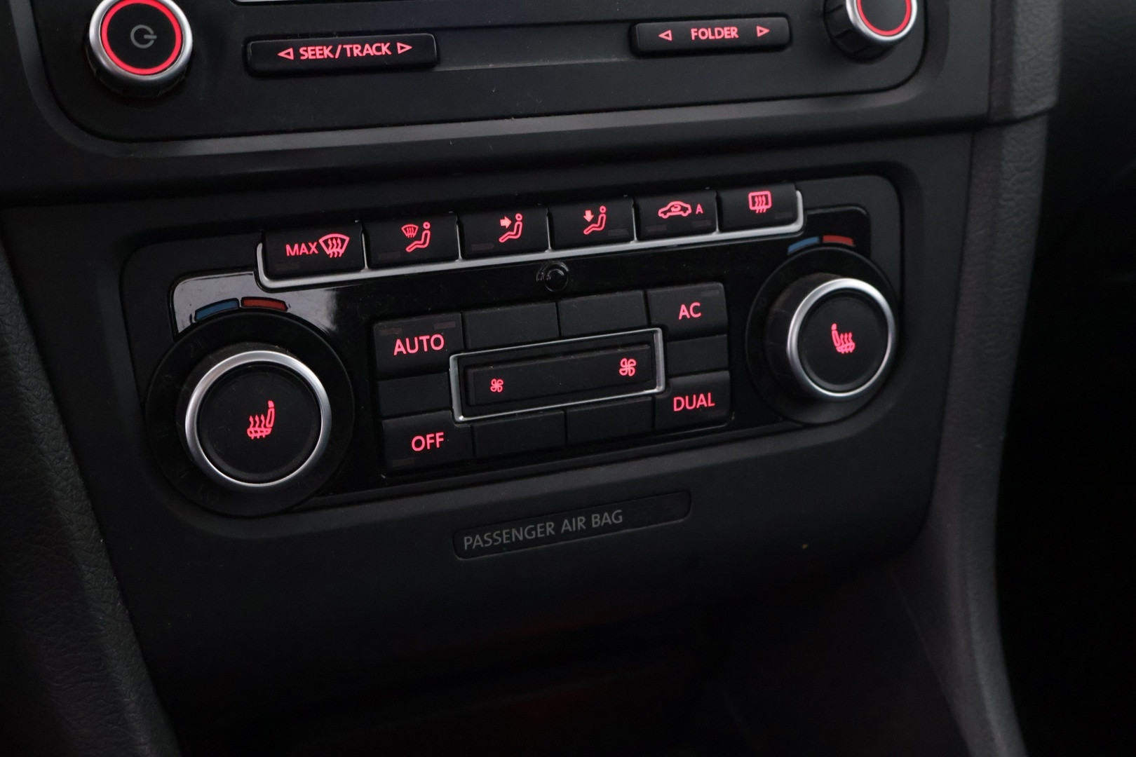 VOLKSWAGEN Golf 2012