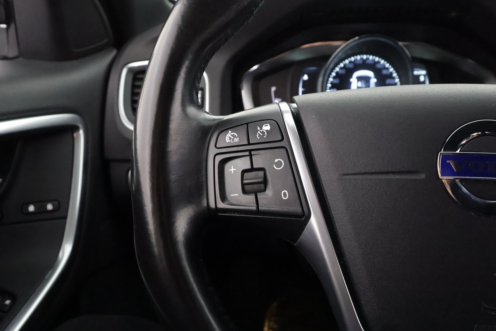 VOLVO V60 Cross Country 2016