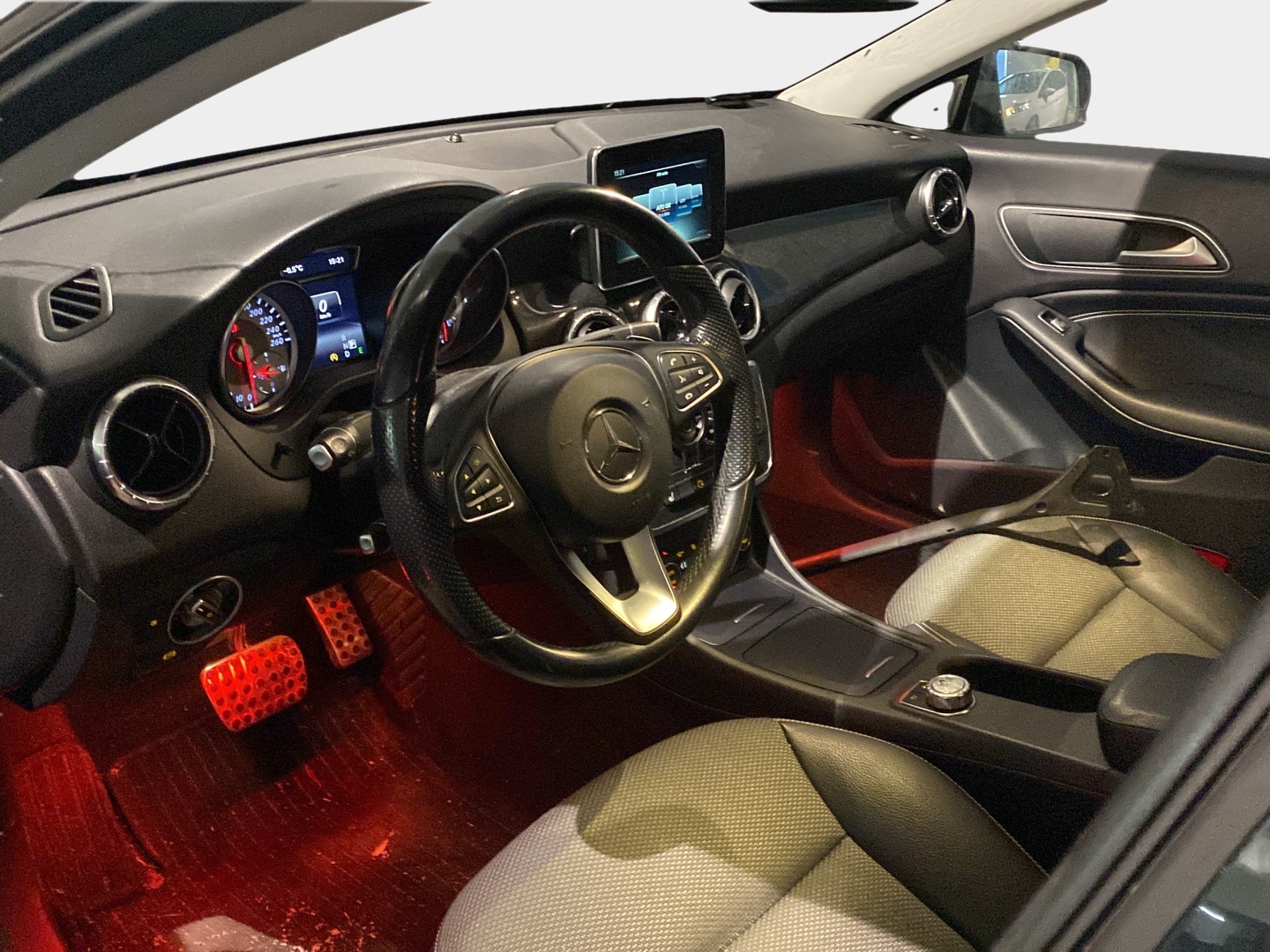 MERCEDES-BENZ CLA 2016