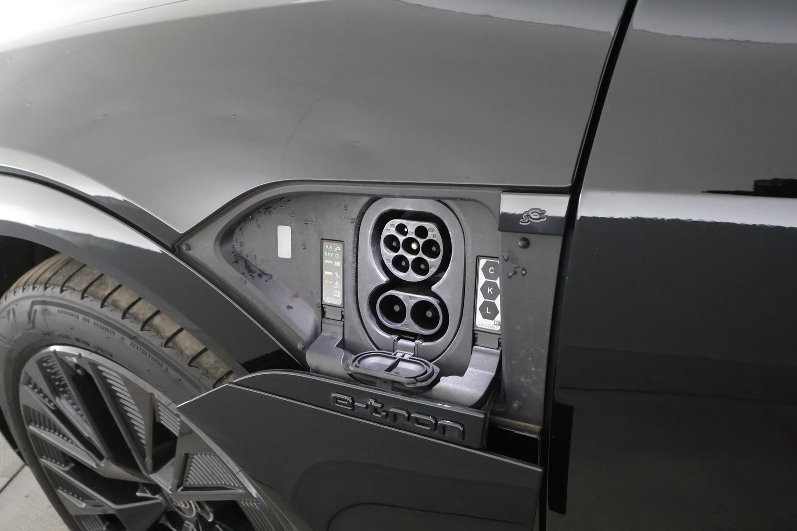 AUDI Q8 E-TRON 2024