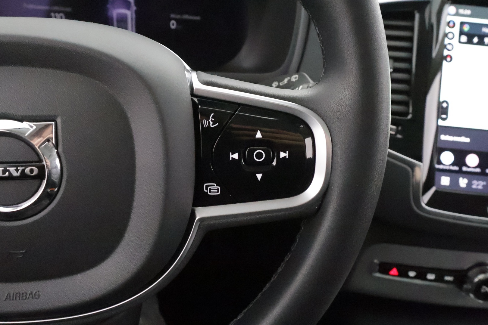 VOLVO XC90 2023