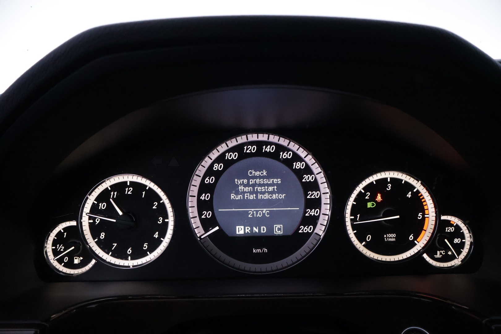 MERCEDES-BENZ E 2010