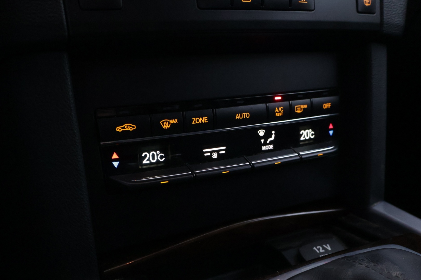 MERCEDES-BENZ E 2010