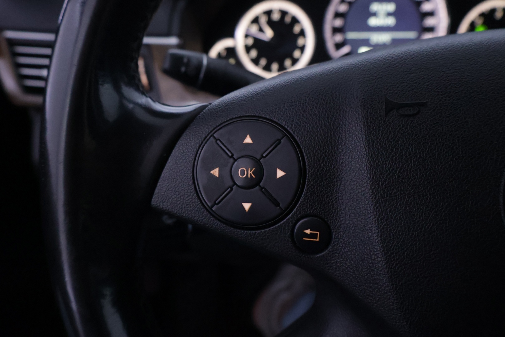 MERCEDES-BENZ E 2010