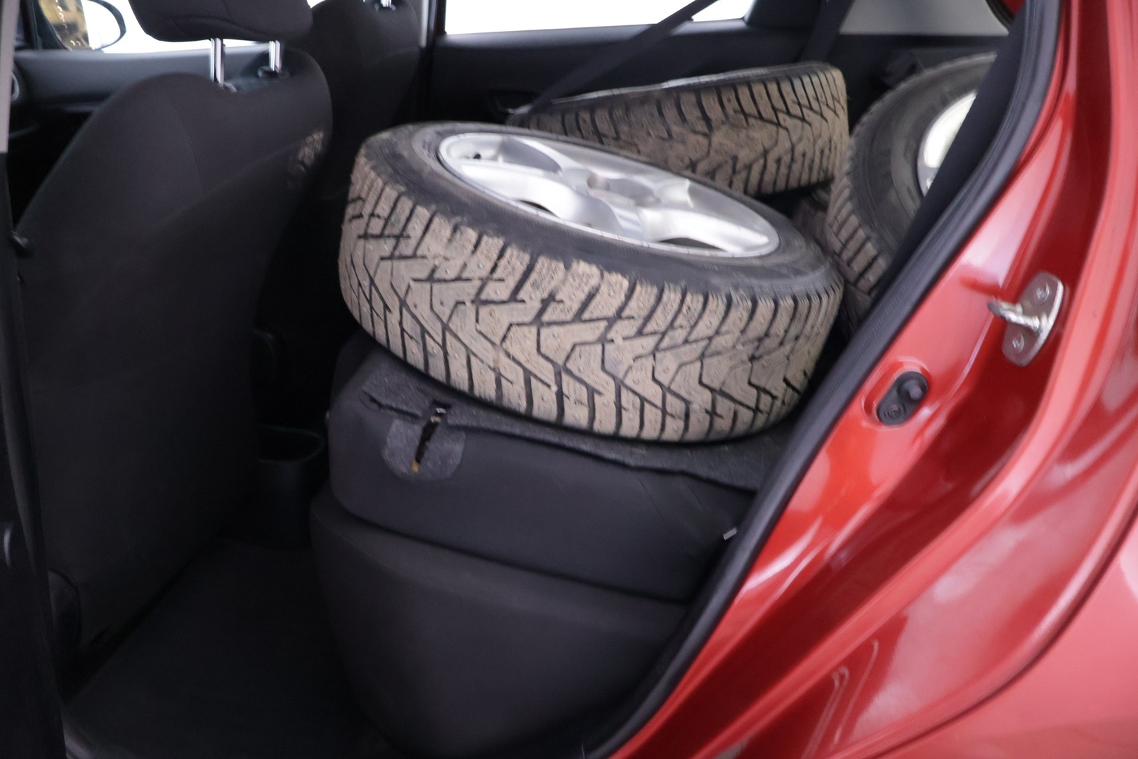 TOYOTA Yaris 2012