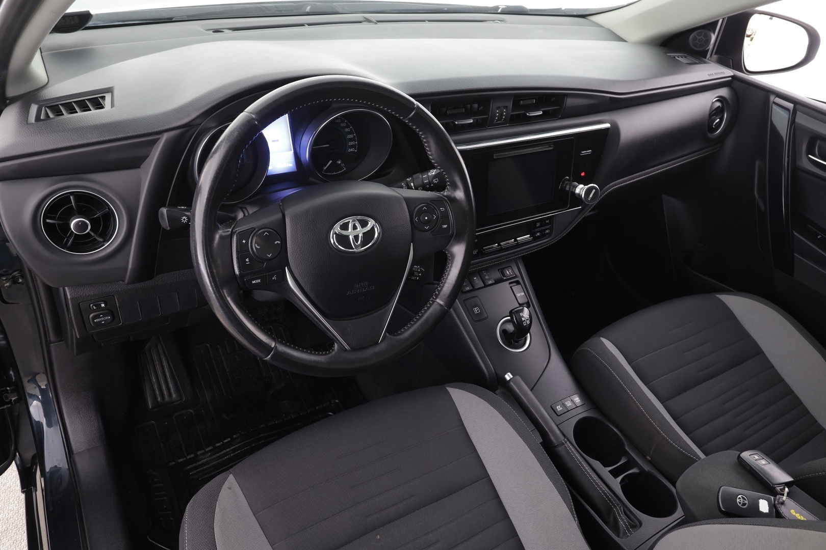 TOYOTA Auris 2016
