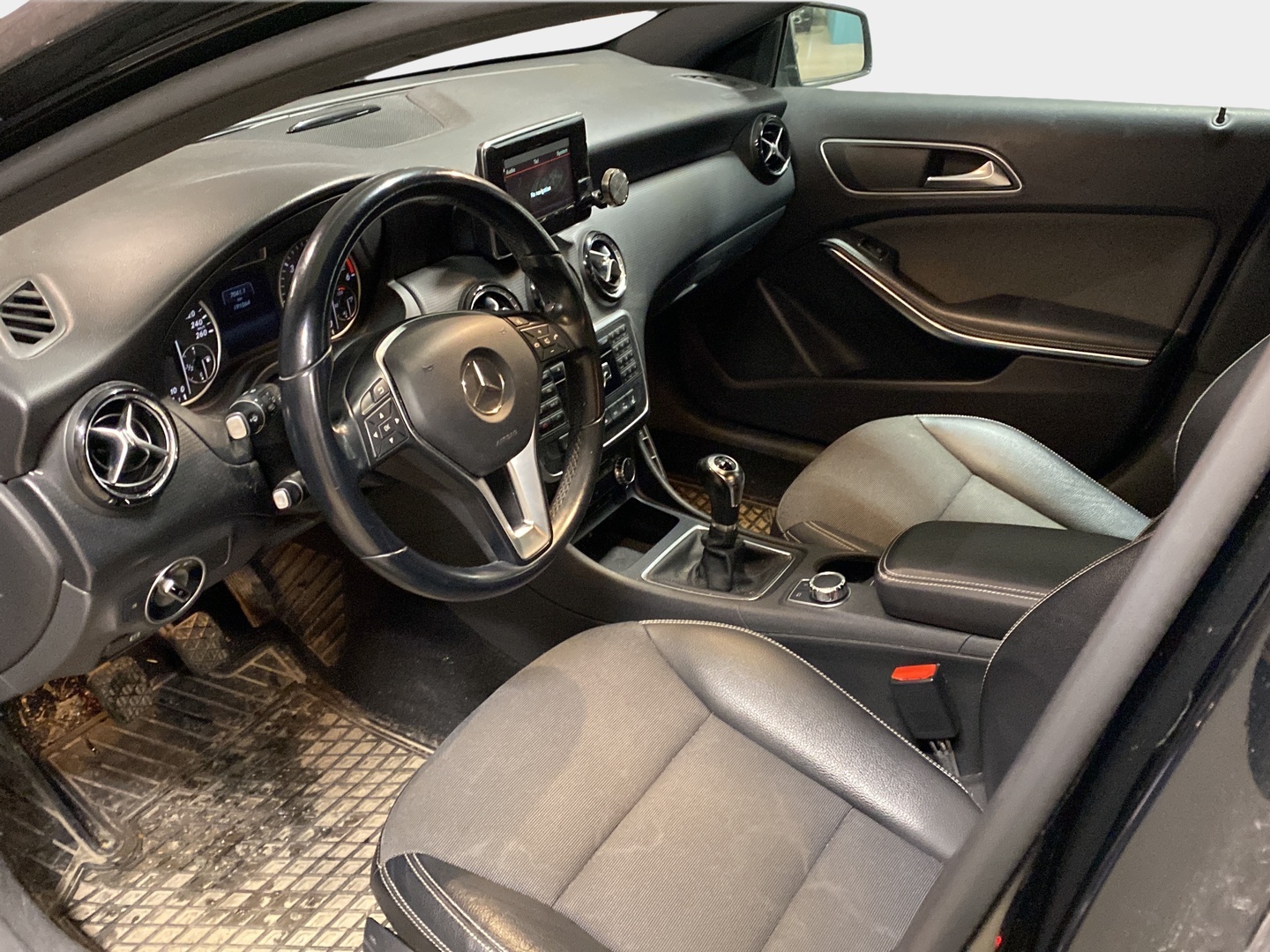 MERCEDES-BENZ A 2013