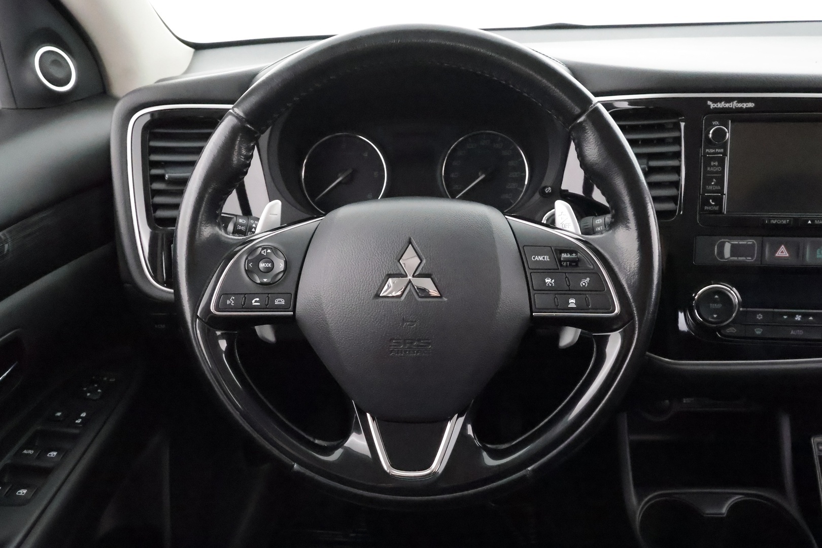 MITSUBISHI Outlander 2016