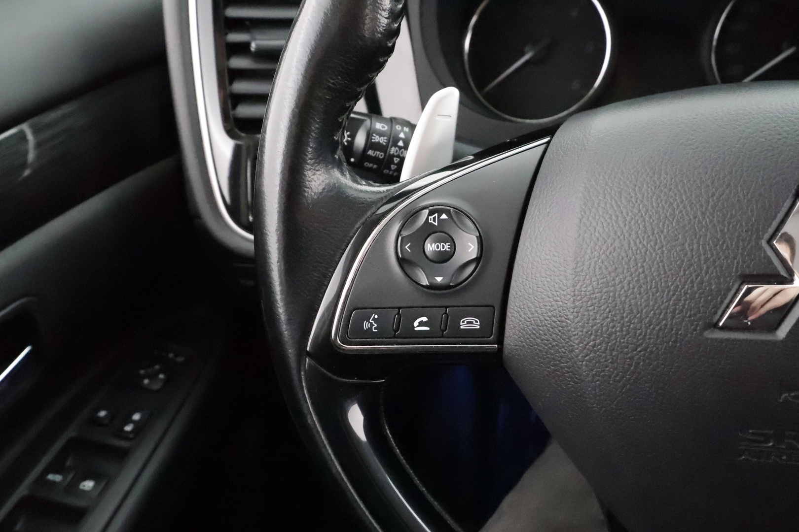 MITSUBISHI Outlander 2016