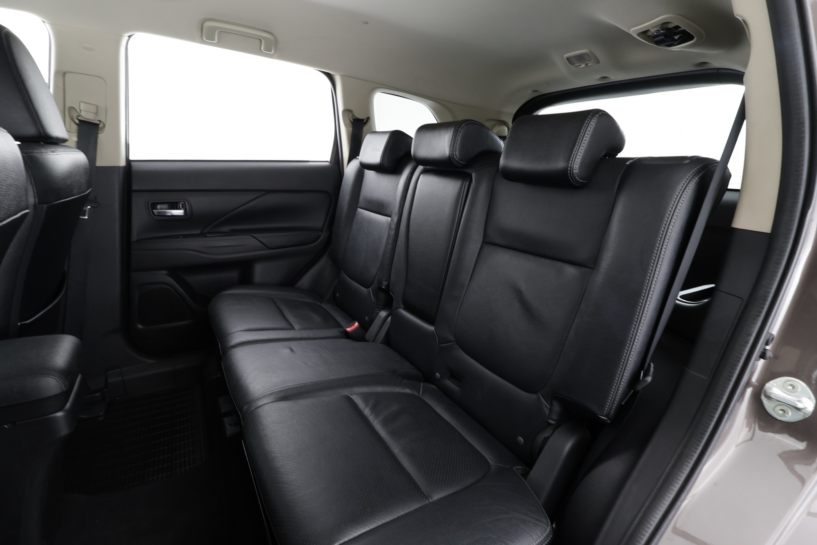 MITSUBISHI Outlander 2016