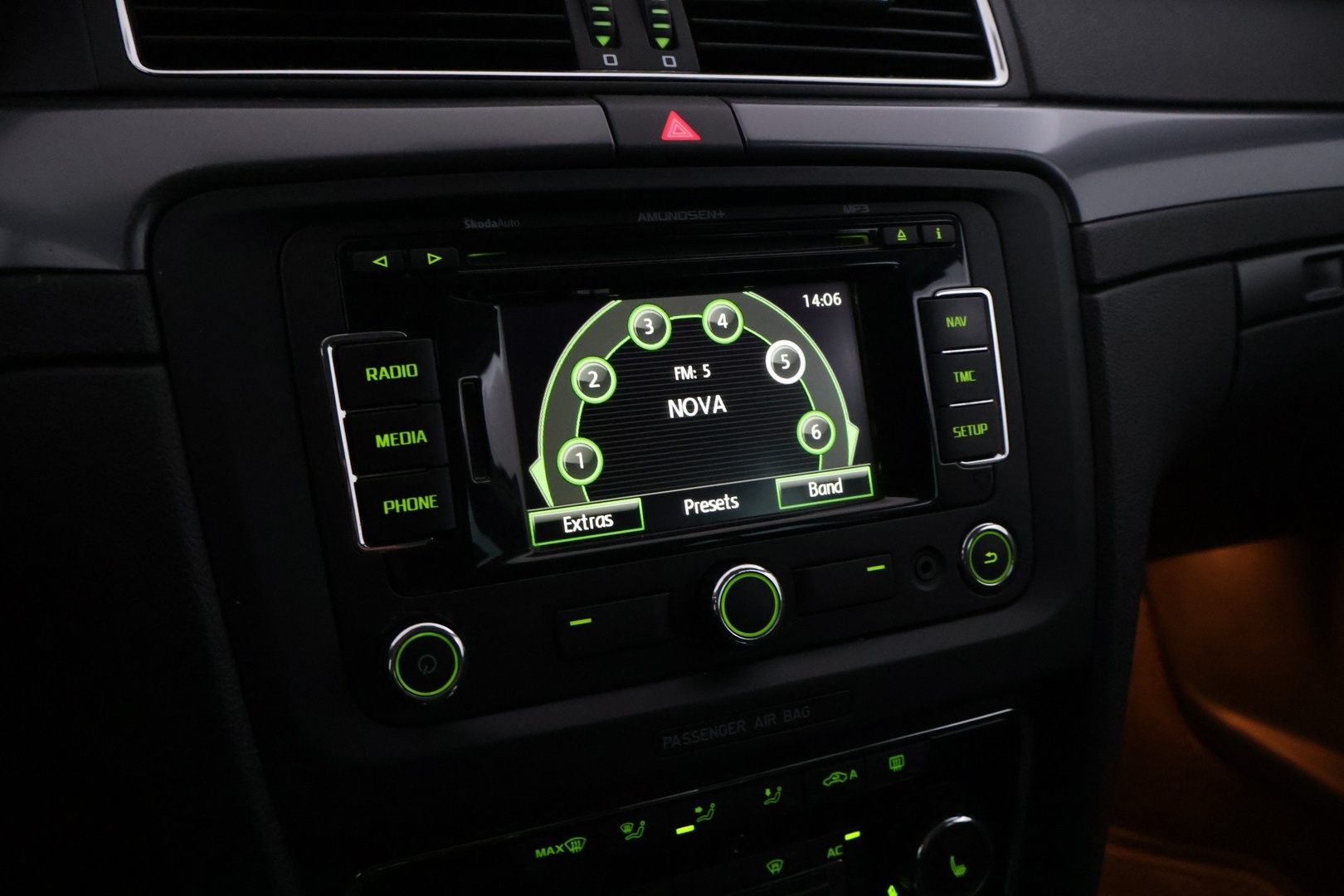 SKODA Superb 2012