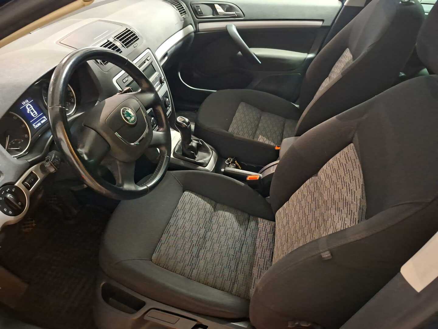 SKODA Octavia 2012