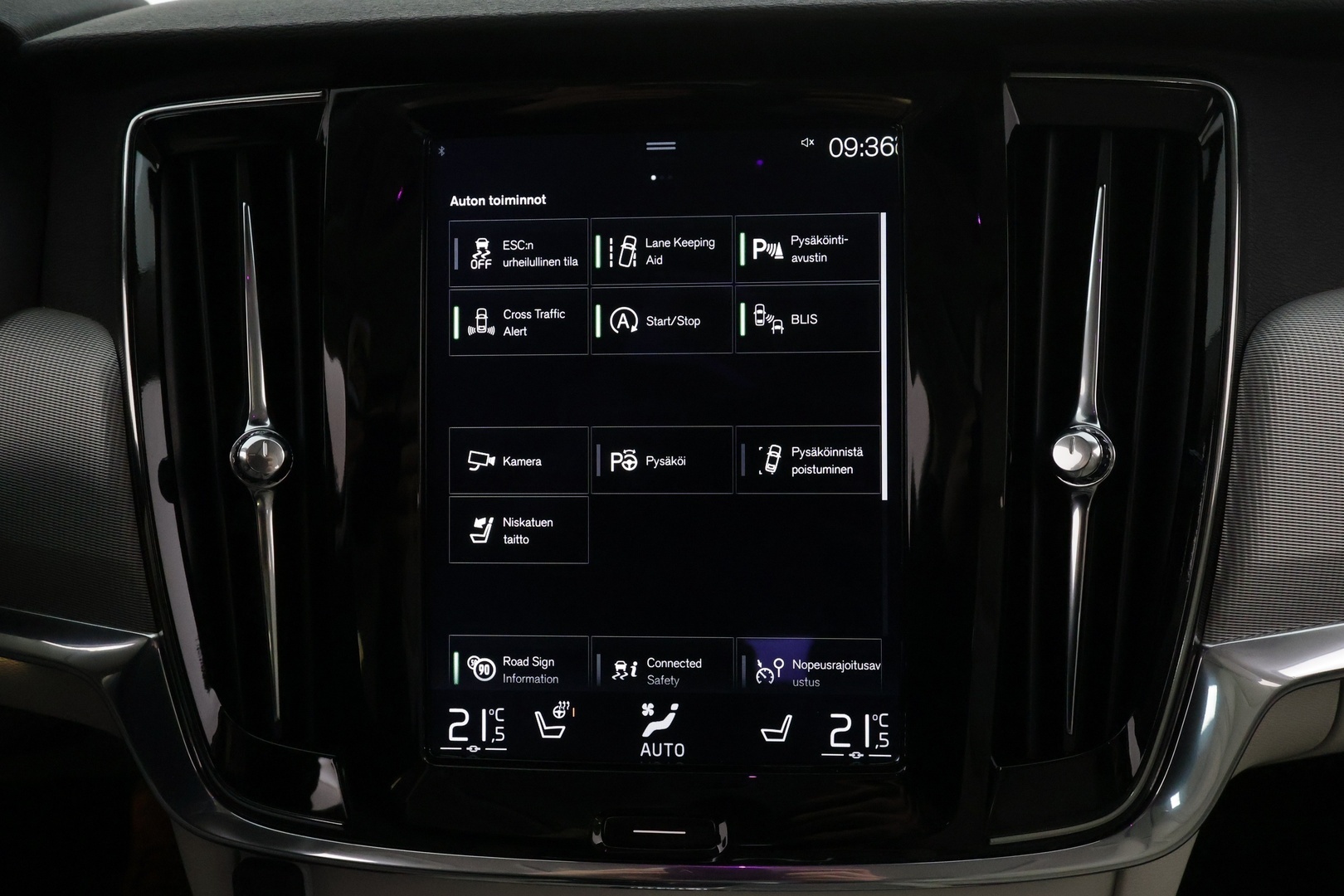 VOLVO V90 Cross Country 2017