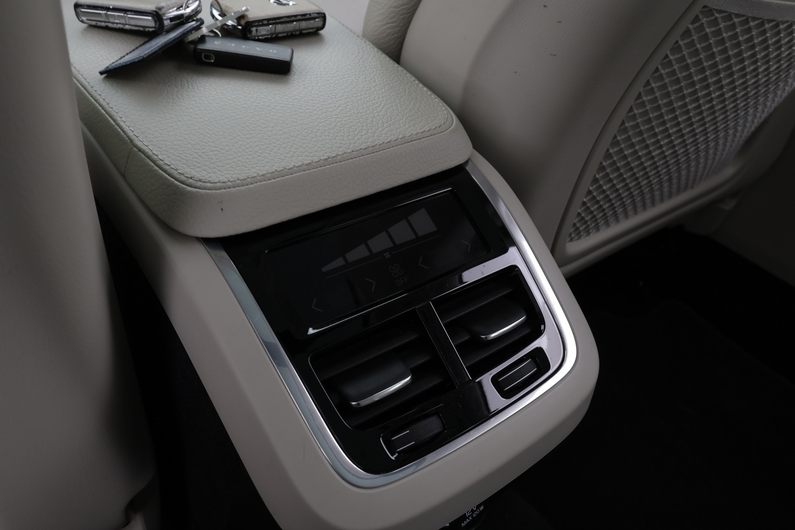 VOLVO V90 Cross Country 2017