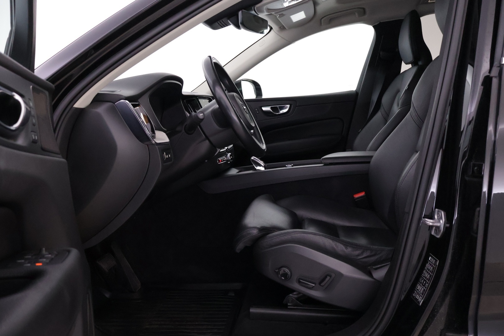 VOLVO XC60 2022