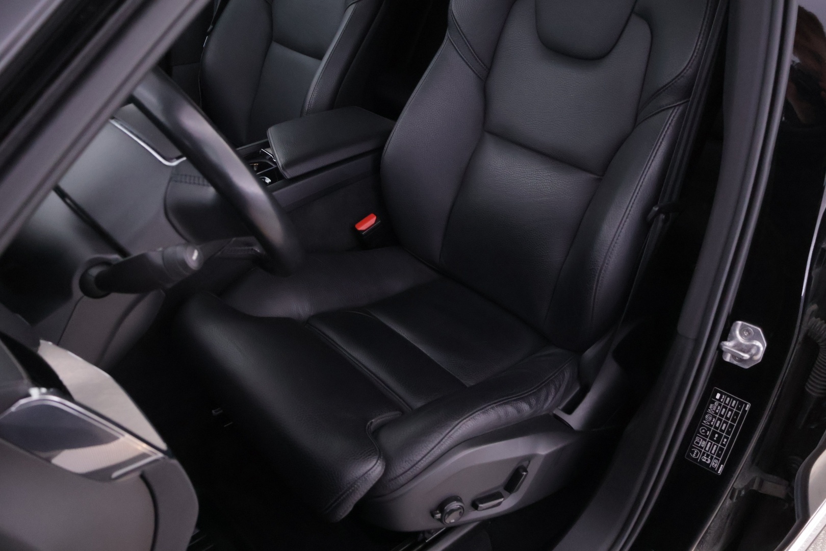 VOLVO XC60 2022