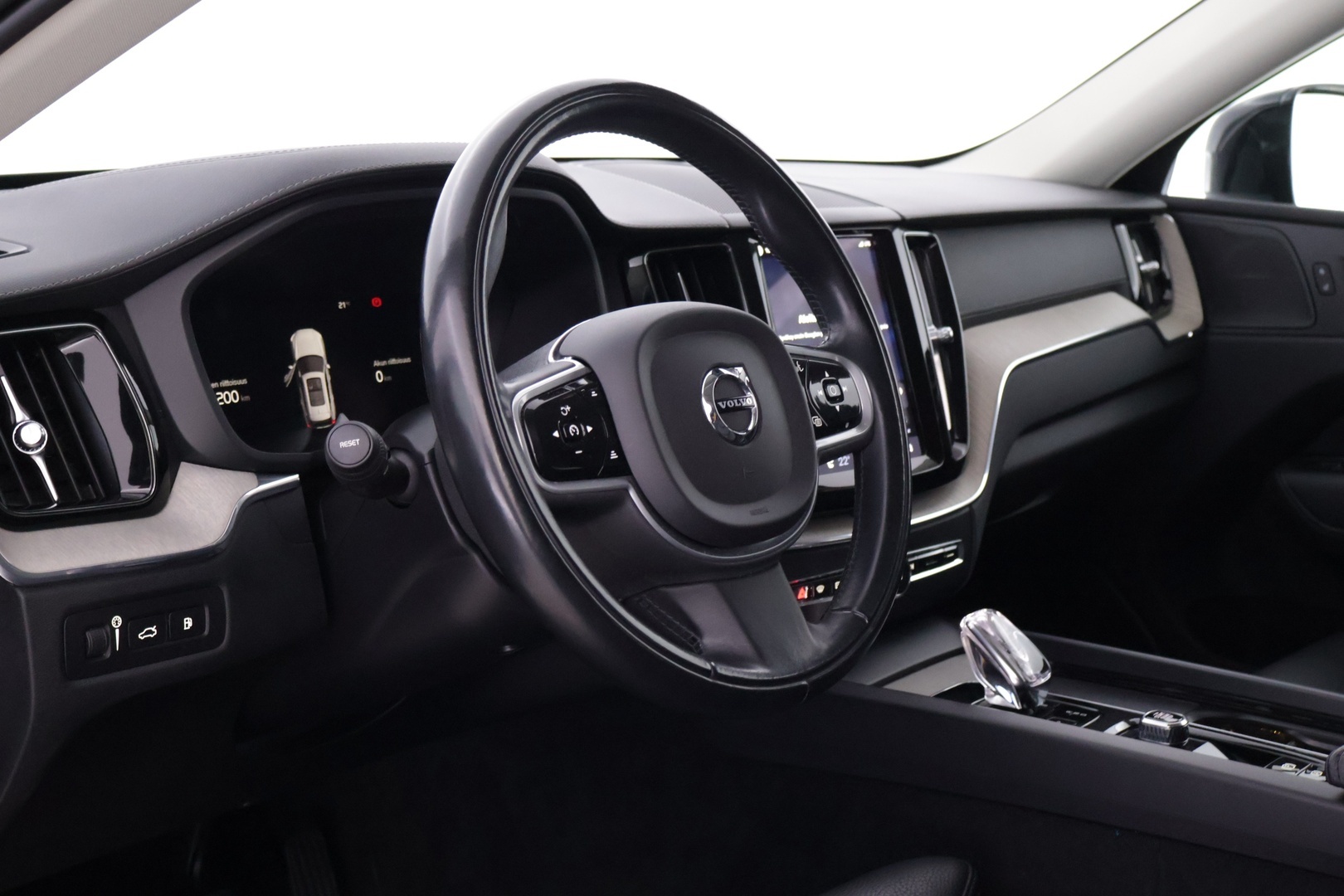 VOLVO XC60 2022