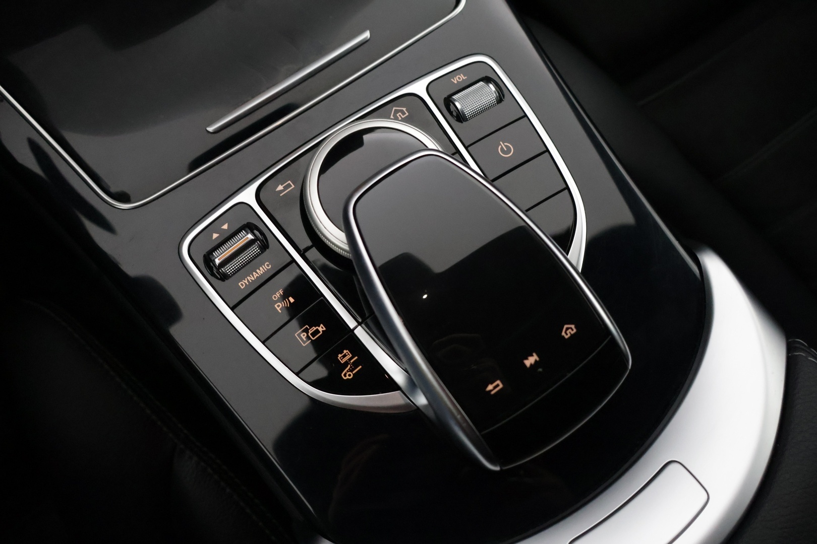 MERCEDES-BENZ C 2020