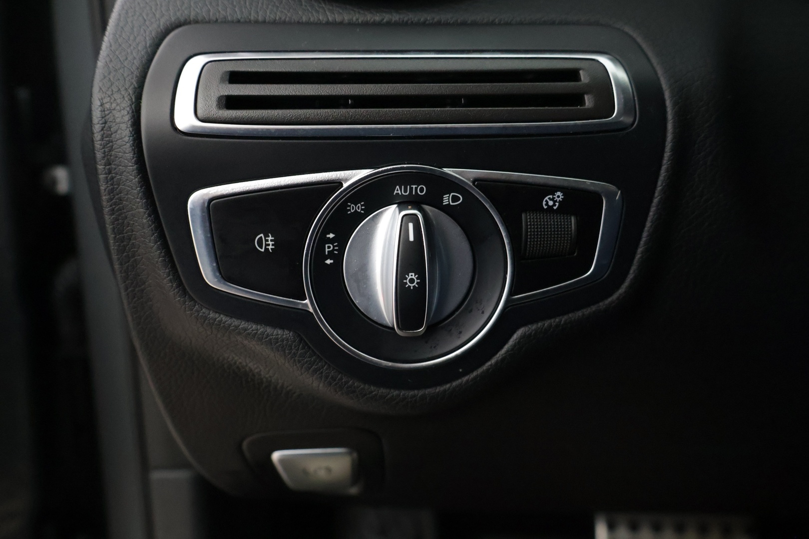 MERCEDES-BENZ C 2020