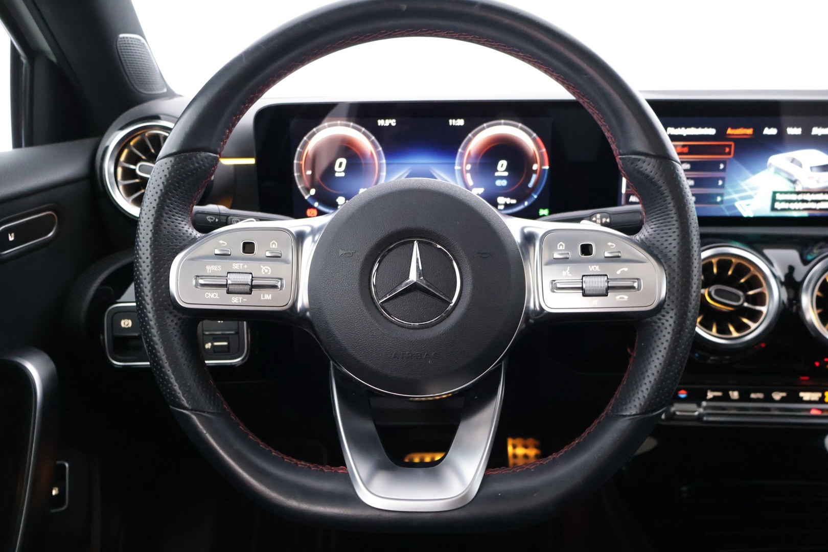 MERCEDES-BENZ A 2023