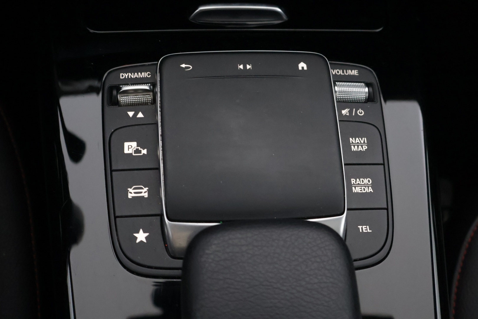 MERCEDES-BENZ A 2023