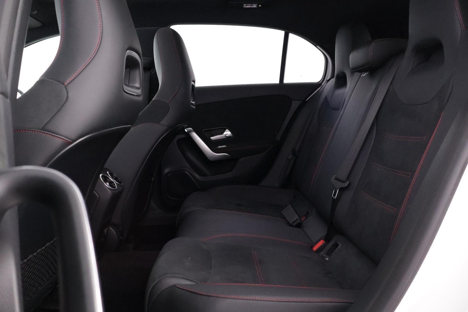 MERCEDES-BENZ A 2023