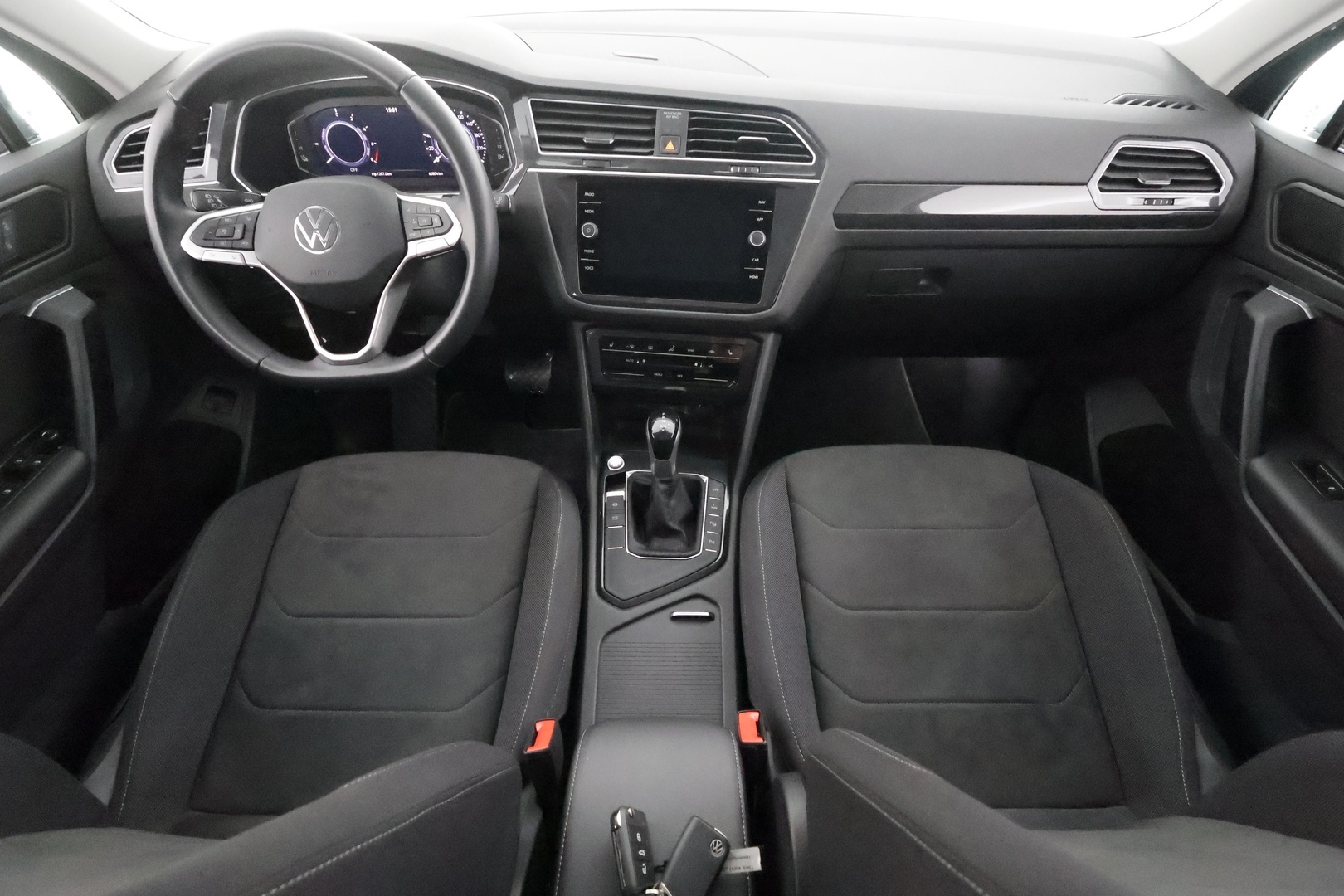 VOLKSWAGEN Tiguan 2024