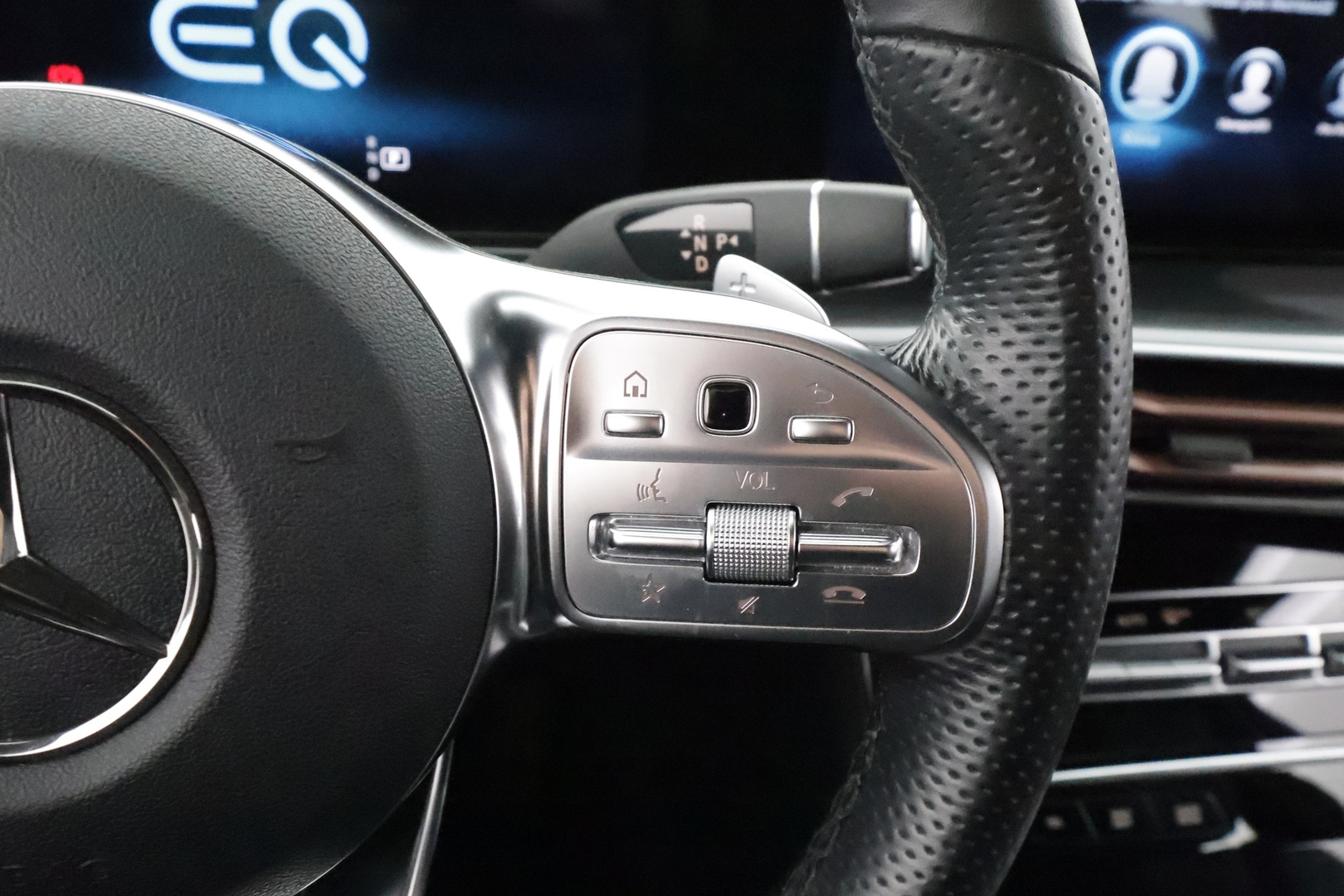 MERCEDES-BENZ EQC 2021