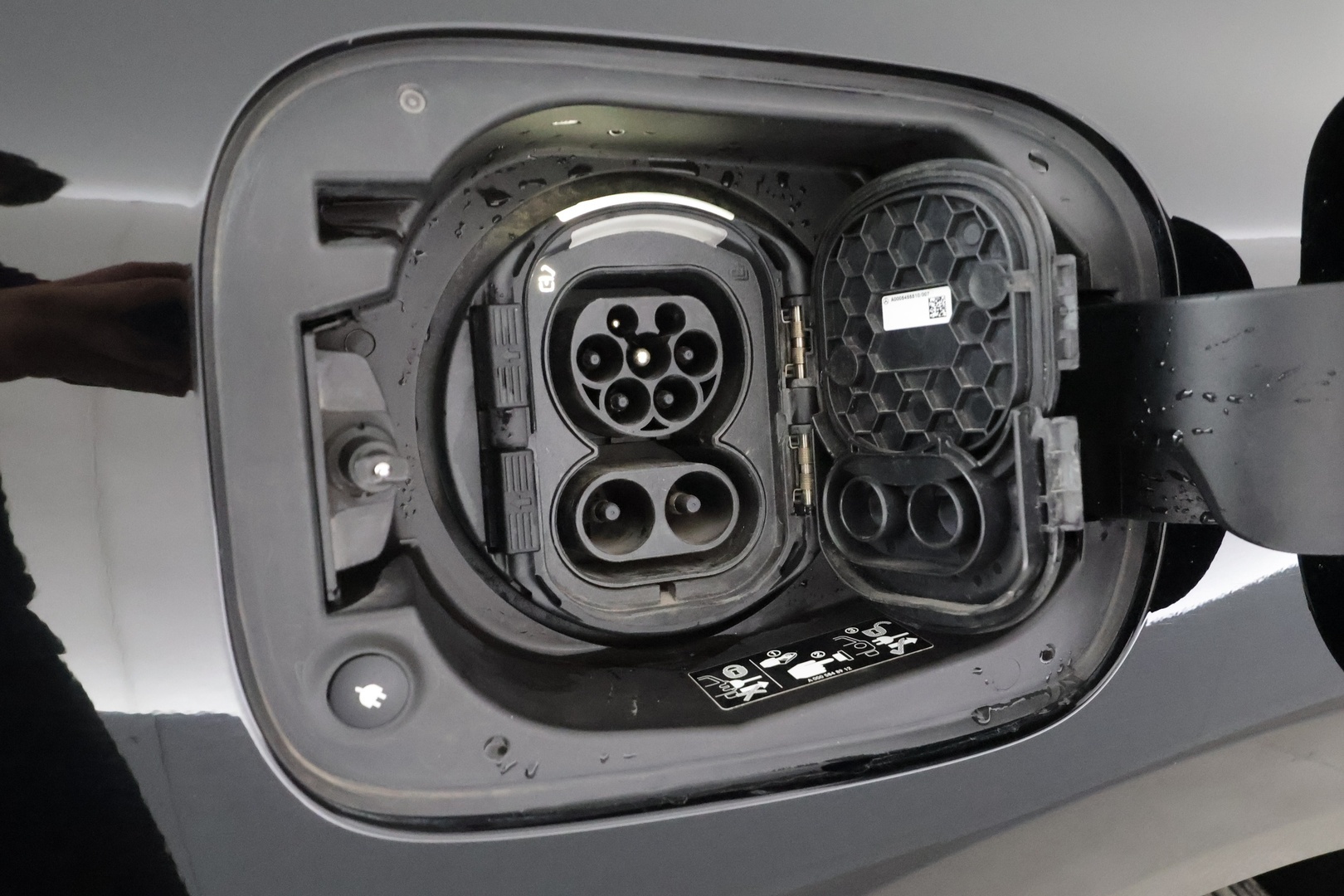 MERCEDES-BENZ EQC 2021