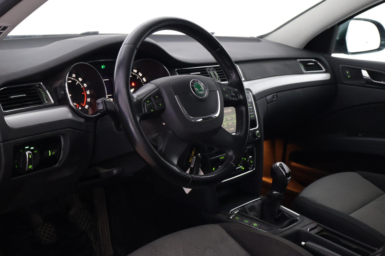 SKODA Superb 2011