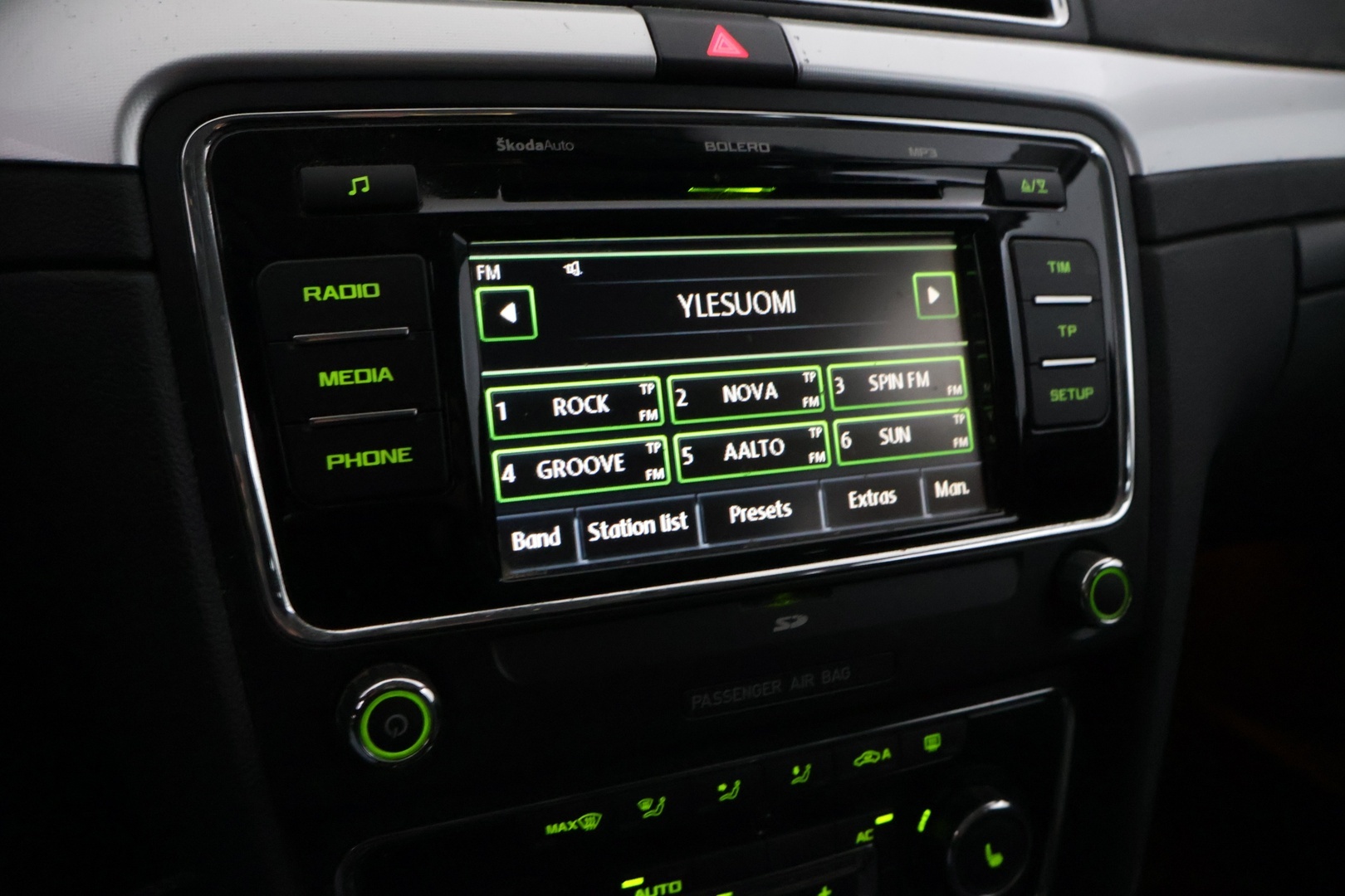 SKODA Superb 2011