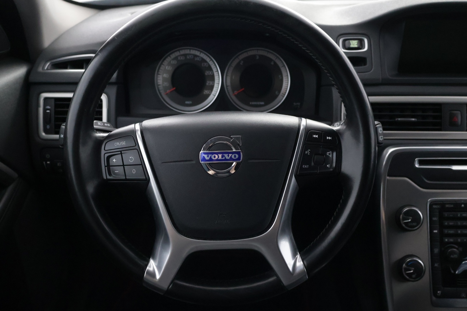 VOLVO V70 2012