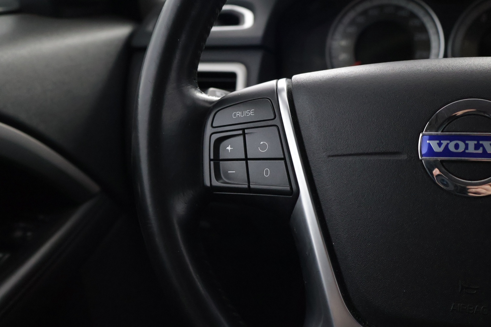 VOLVO V70 2012