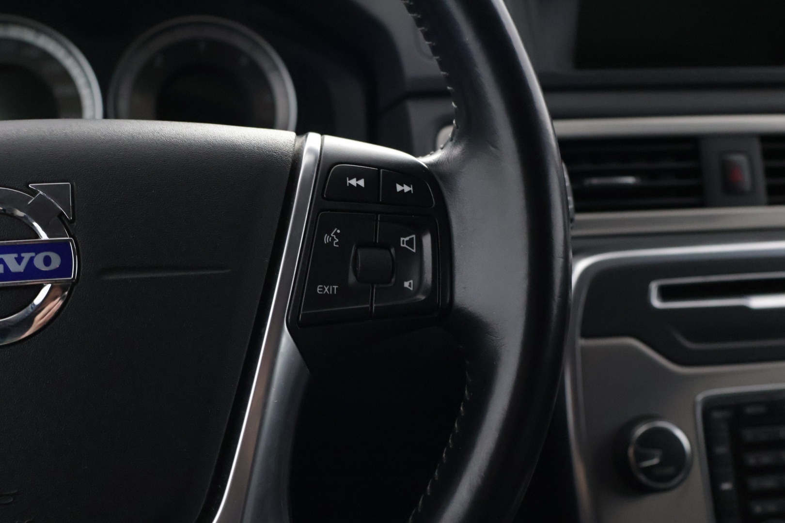 VOLVO V70 2012