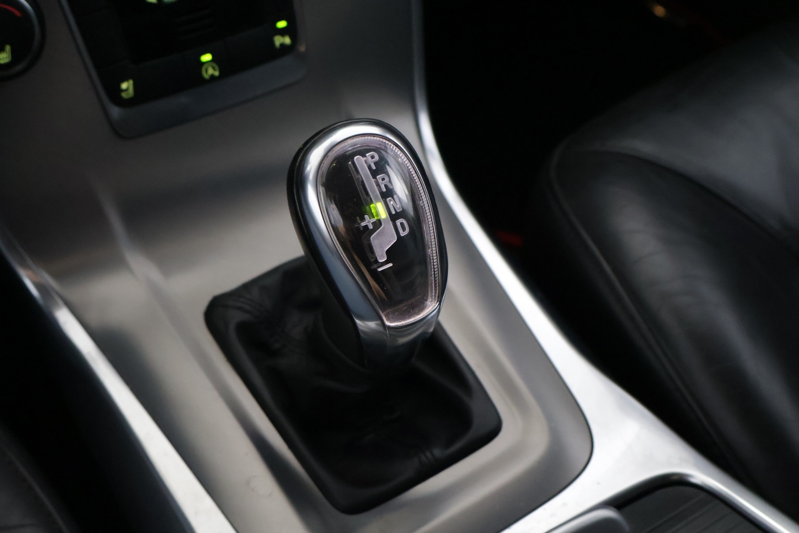 VOLVO V70 2012