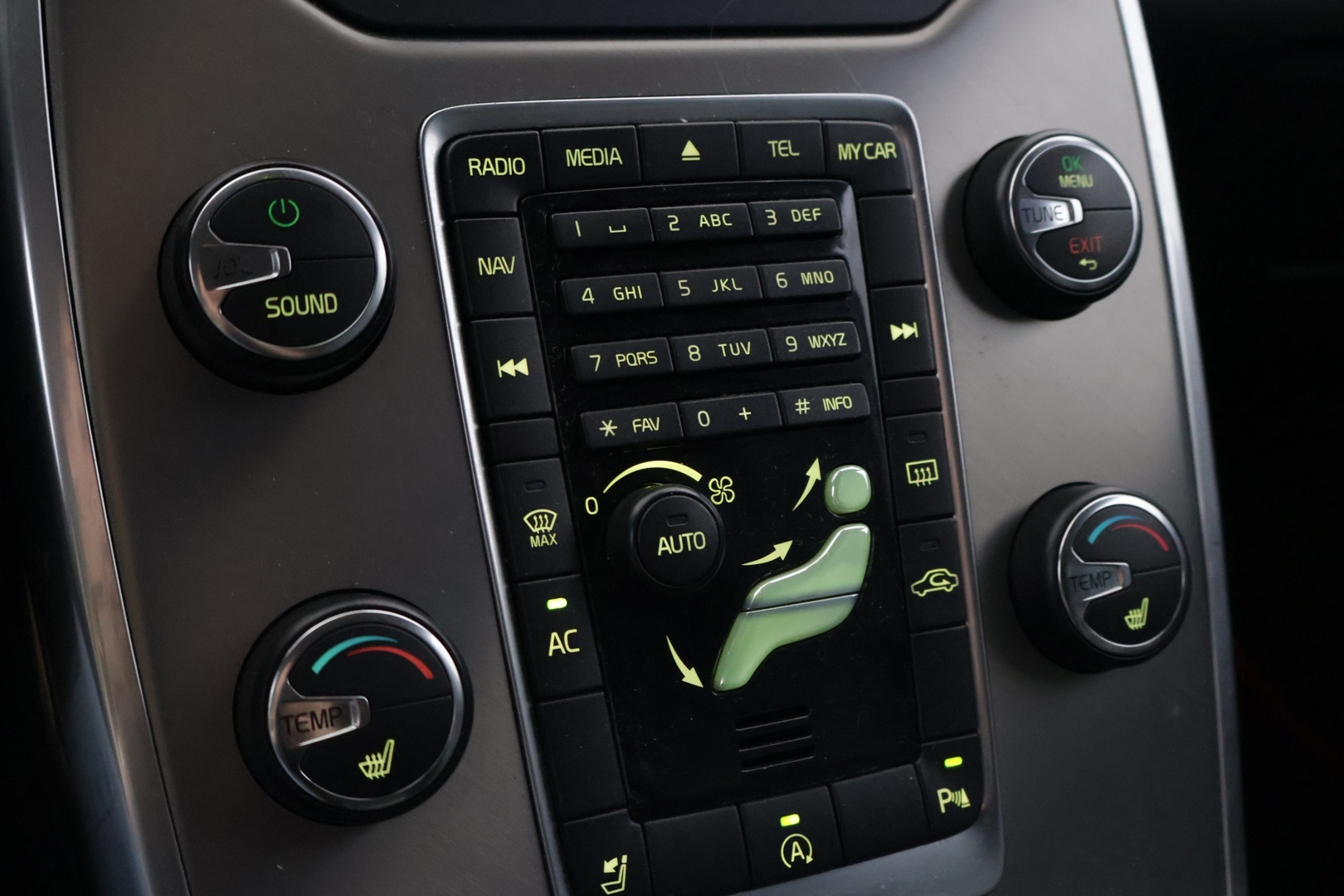 VOLVO V70 2012